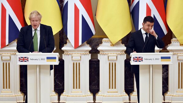 Премьер-министр Великобритании Борис Джонсон и президент Украины Владимир Зеленский во время пресс-конференции в Киеве
