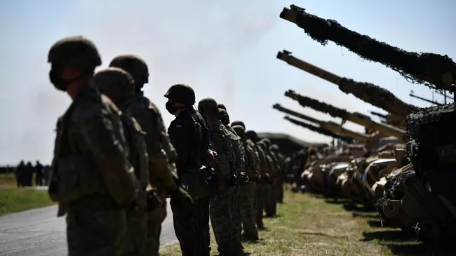 Военнослужащие США и Польши перед началом совместных учений войск НАТО в Польше