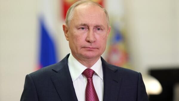 LIVE: Владимир Путин вручает в Кремле государственные награды