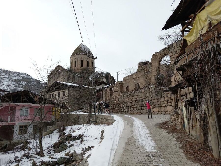 Заброшенный грузинский монастырь в деревне Узундере