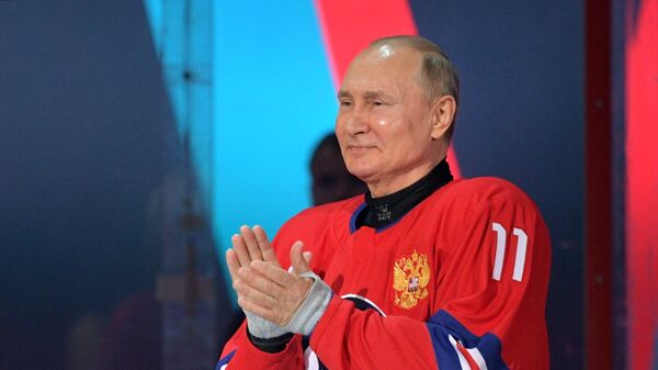 Президент России Владимир Путин принимает участие в гала-матче Ночной хоккейной лиги