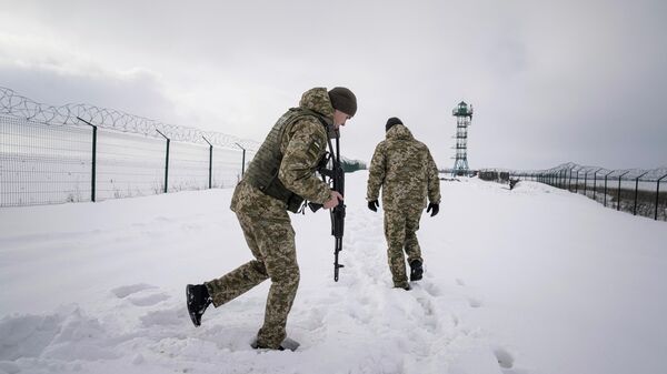 Украинские пограничники на границе с Россией в Харьковской области