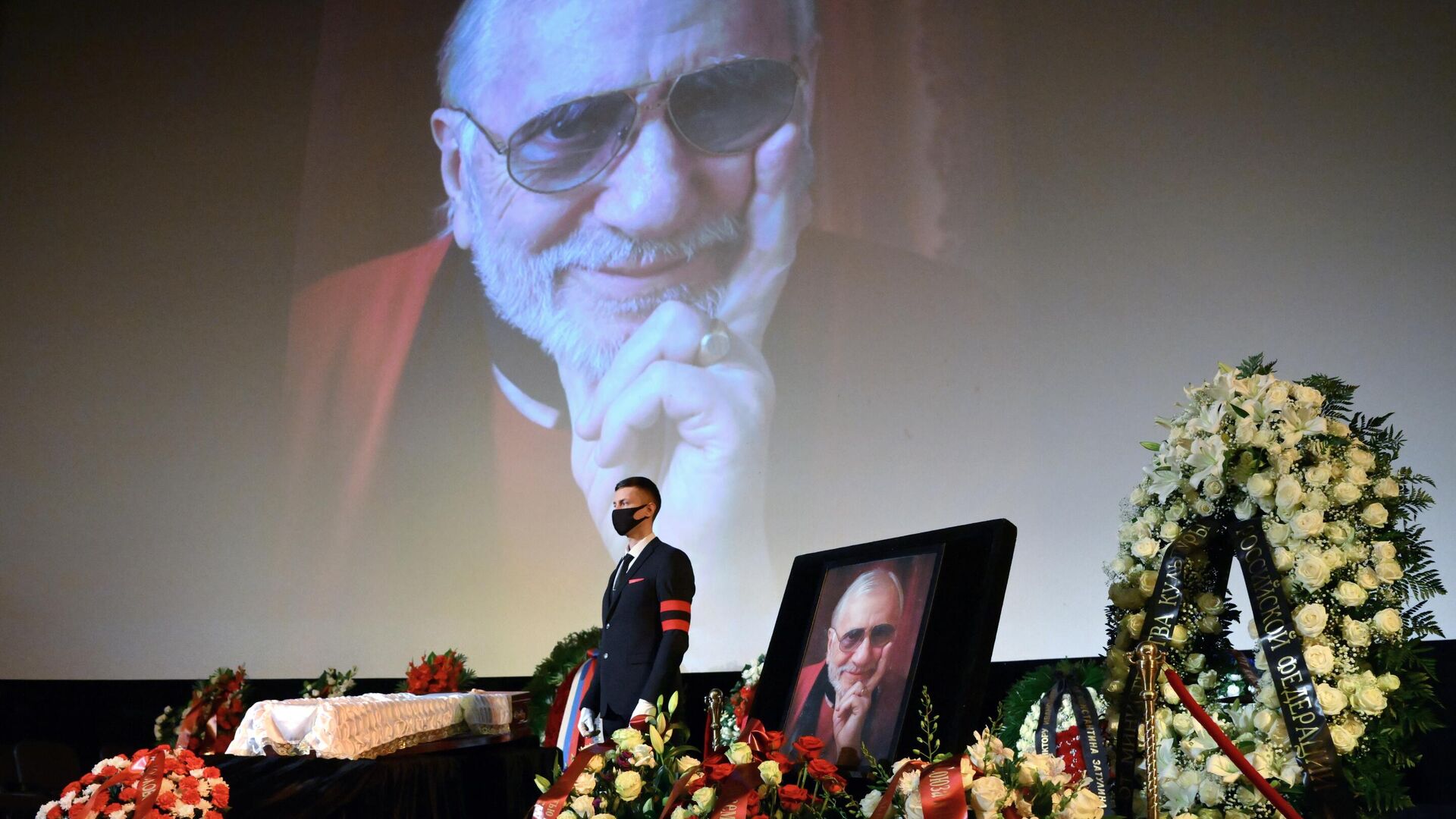 Портрет на церемонии прощания с Народным артистом РФ, драматургом и режиссером Виктором Мережко в Центральном доме кинематографистов - РИА Новости, 1920, 03.02.2022