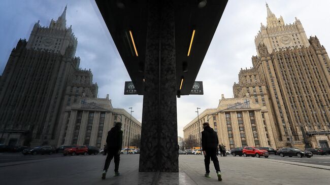 Здание Министерства иностранных дел РФ на Смоленской-Сенной площади в Москве