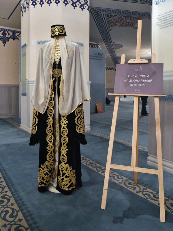 Ингушский национальный костюм на выставке Хиджаб - моя гордость в Московской соборной мечети
