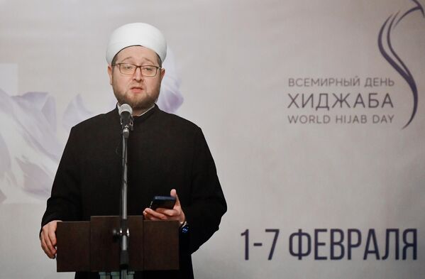 Муфтий Москвы Ильдар Аляутдинов выступает на открытии выставки Хиджаб - моя гордость в Московской соборной мечети Муфтий Москвы Ильдар Аляутдинов выступает на открытии выставки Хиджаб - моя гордость в Московской соборной мечети