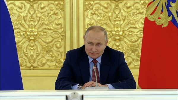 Путин: Ограничения для контактных лиц можно в ближайшее время снимать