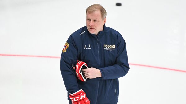 Главный тренер сборной России по хоккею Алексей Жамнов