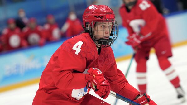Российская хоккеистка Юлия Смирнова в матче со сборной Швейцарии на Олимпиаде-2022