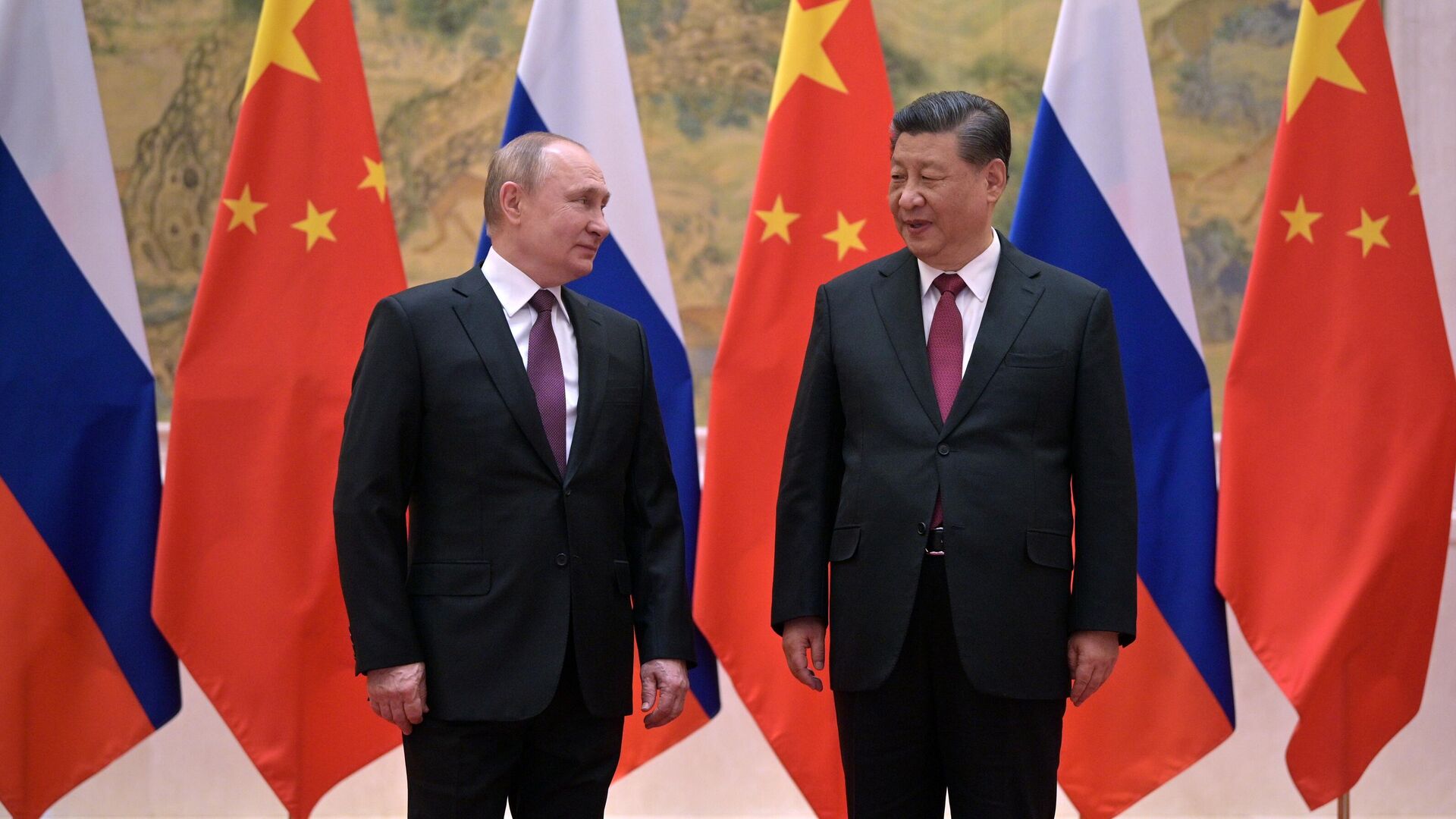 Президент России Владимир Путин и председатель КНР Си Цзиньпин во время встречи в Пекине - РИА Новости, 1920, 06.02.2022
