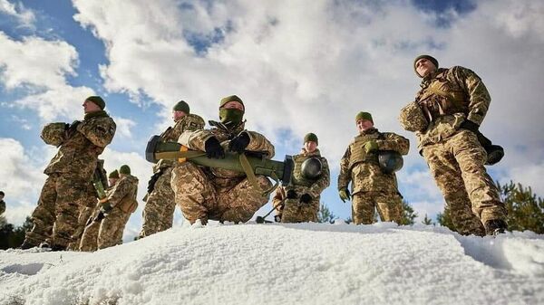 Украинские военнослужащие во время учений на полигоне во Львовской области