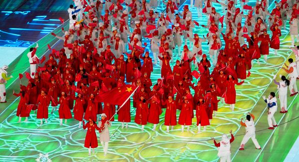 Спортсмены сборной Китая во время парада атлетов на церемонии открытия XXIV зимних Олимпийских игр в Пекине