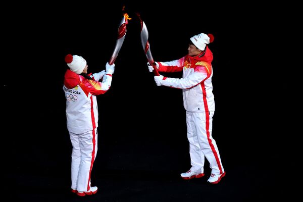 Эстафета олимпийского огня на церемонии открытия зимней Олимпиады в Пекине