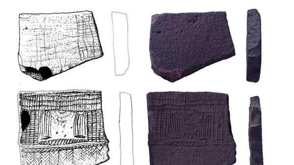Плитка с петроглифами, найденная во время археологических работ