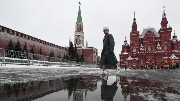 Прохожий на Красной площади в Москве