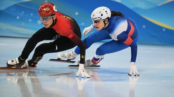 Российская спортсменка, член сборной России (команда ОКР) Софья Просвирнова (справа)