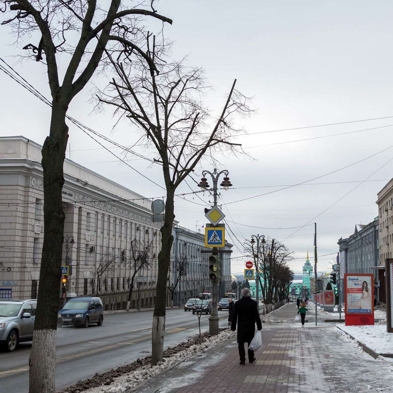 В результате атаки беспилотников на Курск поврежден Центральный рынок - РИА  Новости, 05.04.2024