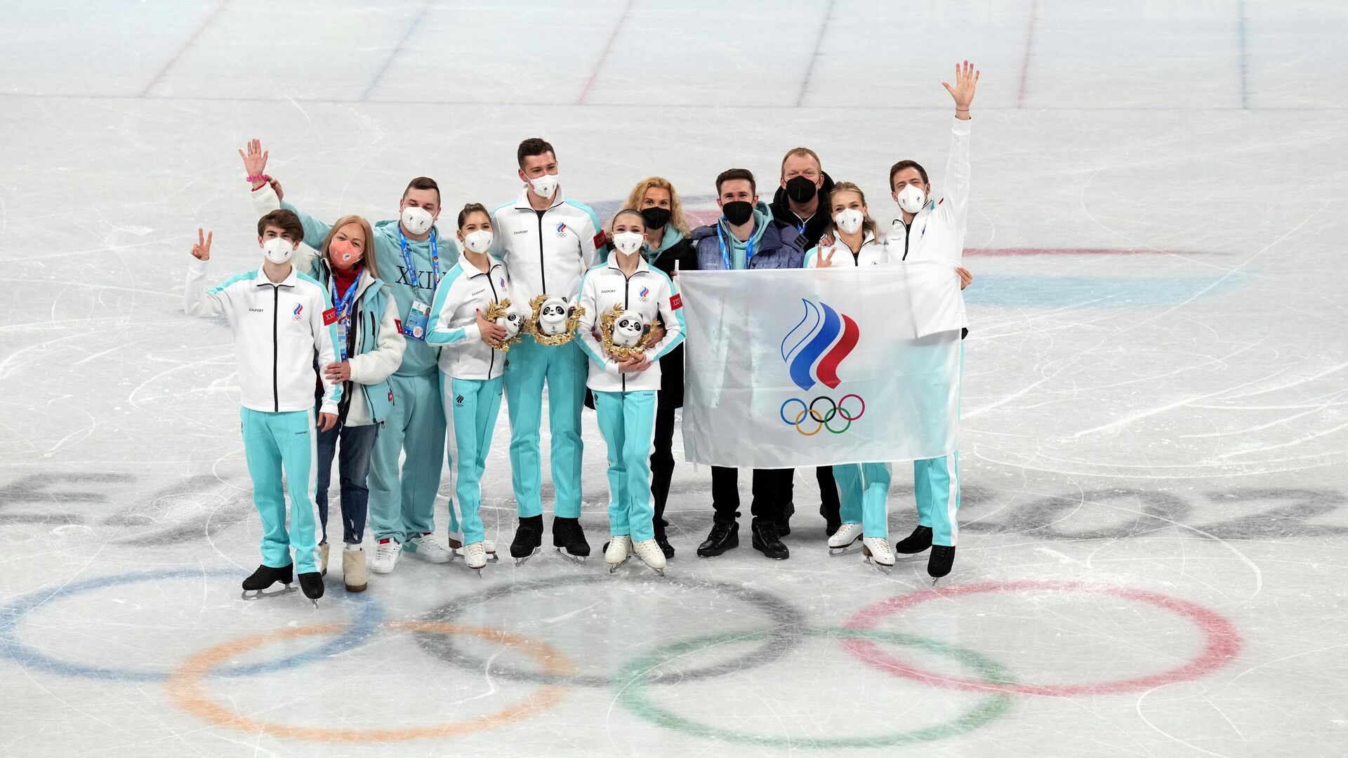 Российские фигуристы, завоевавшие золотые медали в командных соревнованиях по фигурному катанию на XXIV зимних Олимпийских играх в Пекине - РИА Новости, 1920, 07.02.2022