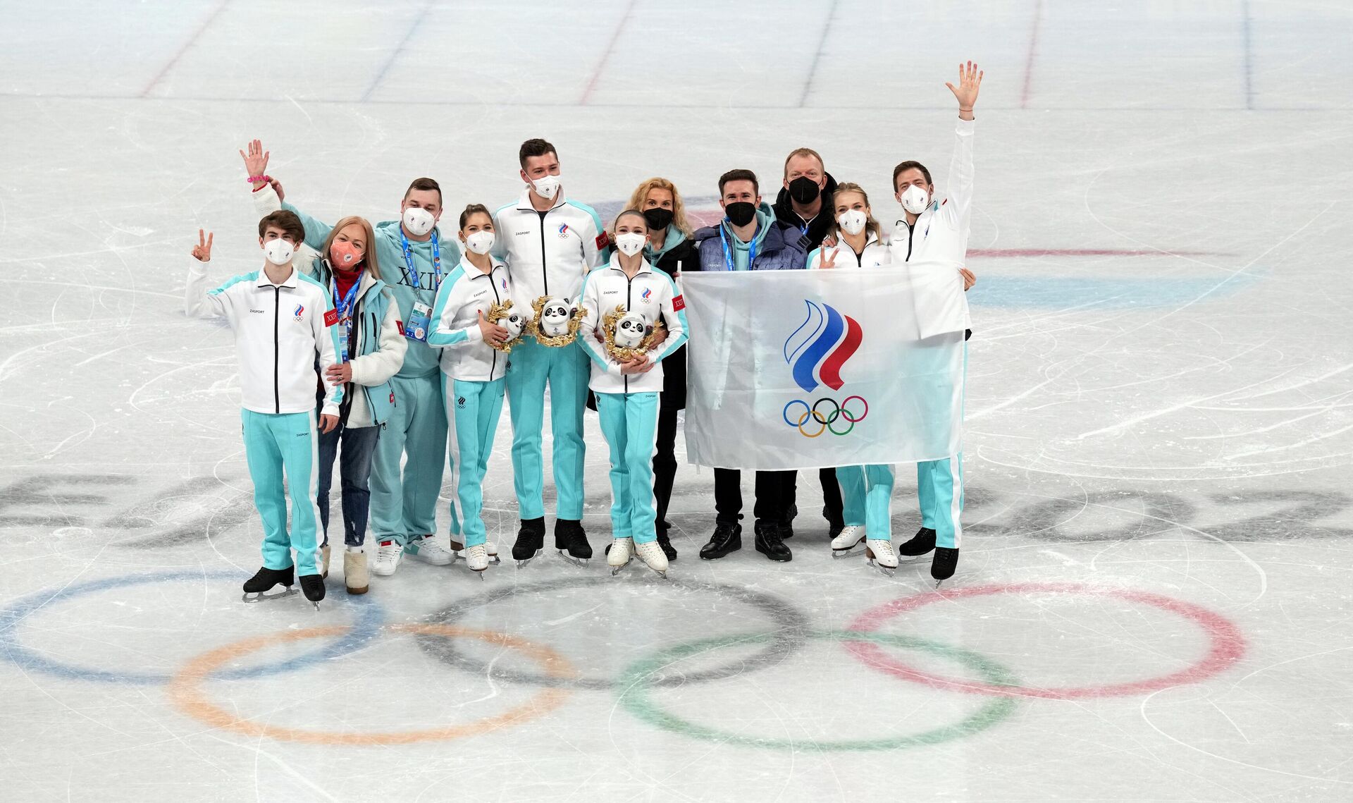 Российские фигуристы, завоевавшие золотые медали в командных соревнованиях по фигурному катанию на XXIV зимних Олимпийских играх в Пекине - РИА Новости, 1920, 14.02.2022
