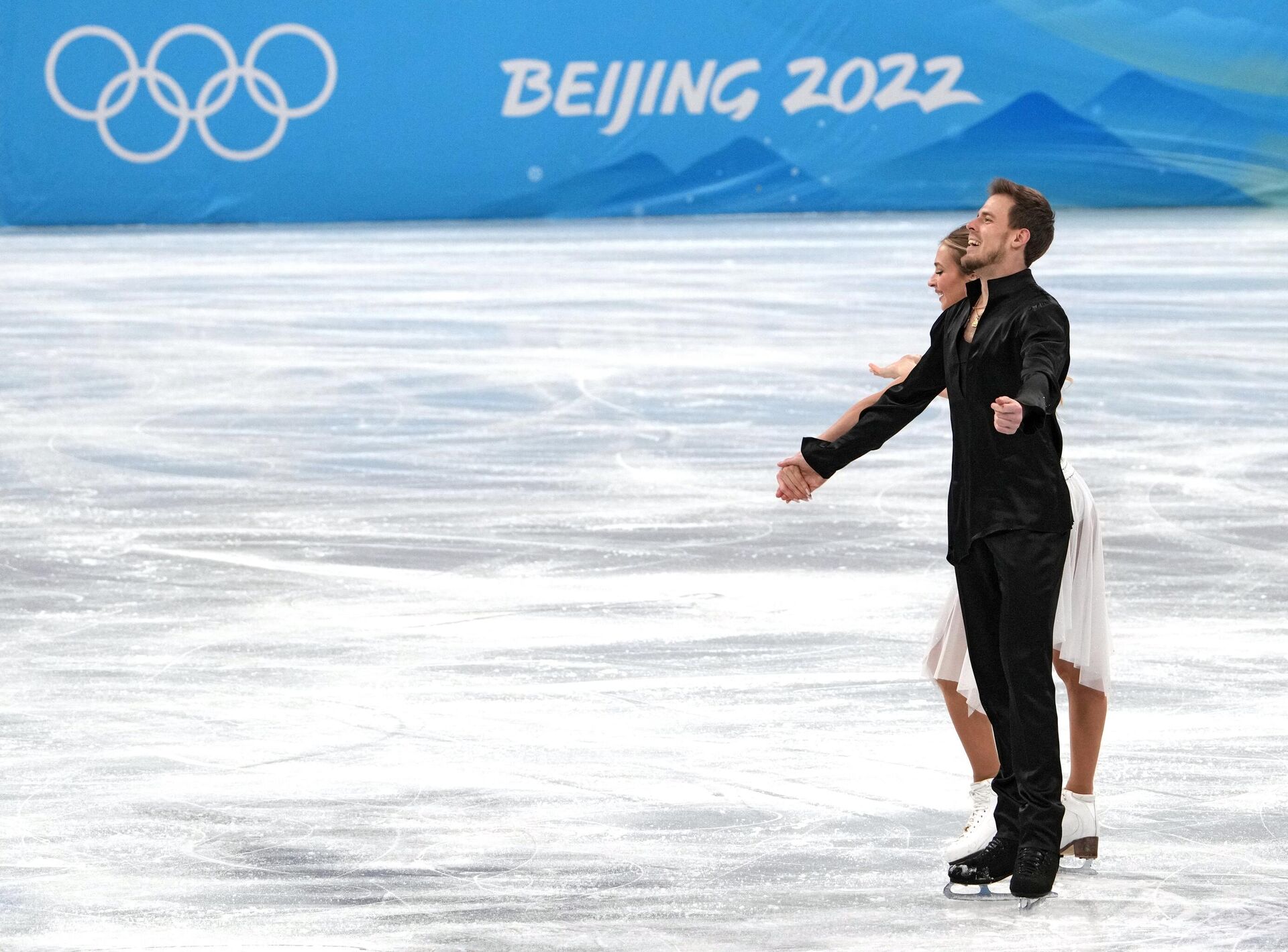 Виктория Синицина и Никита Кацалапов выступают с произвольной программой на XXIV зимних Олимпийских играх в Пекине - РИА Новости, 1920, 07.02.2022