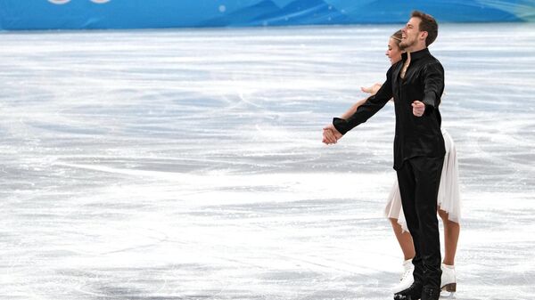 Виктория Синицина и Никита Кацалапов выступают с произвольной программой на XXIV зимних Олимпийских играх в Пекине