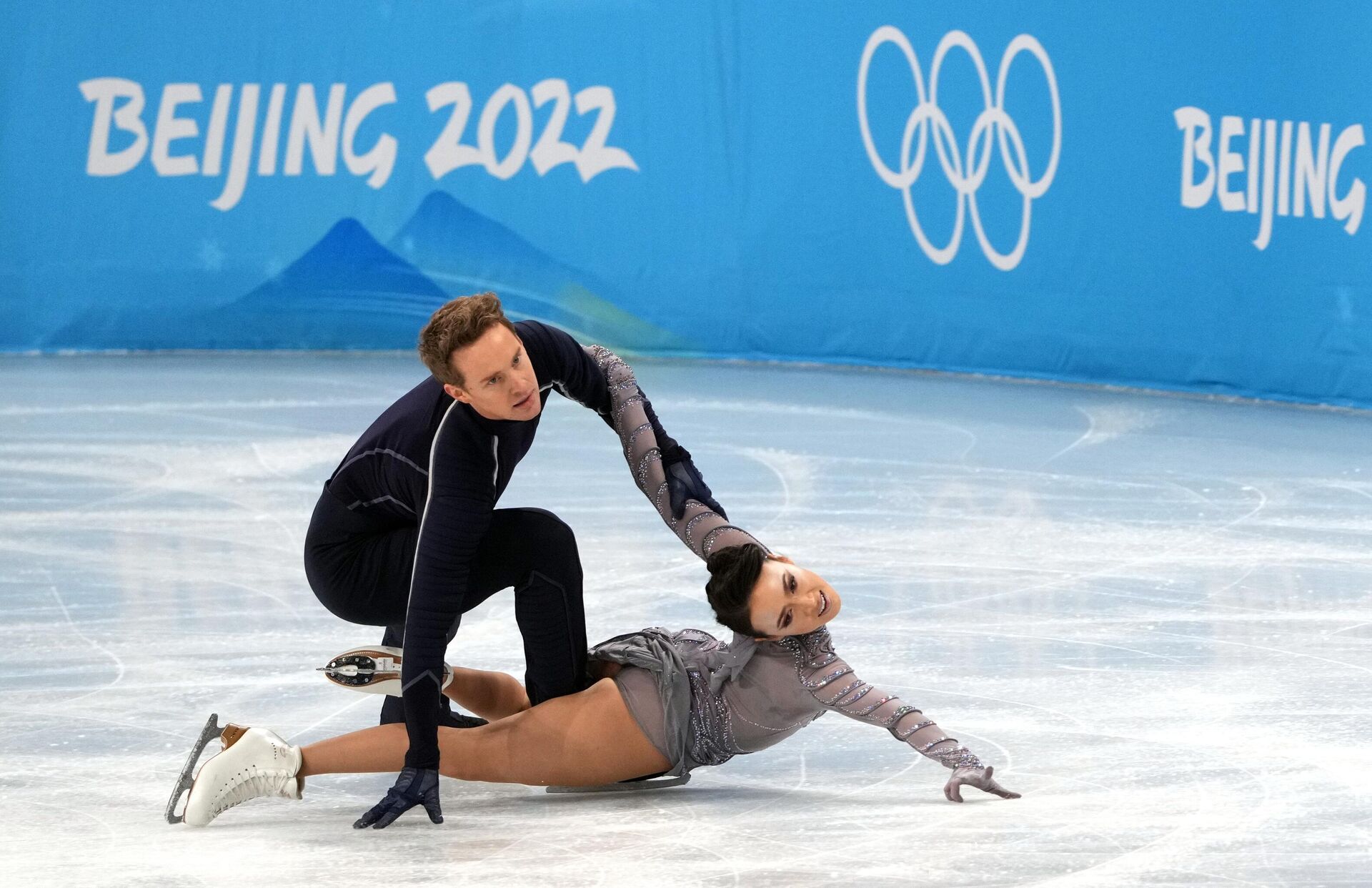Мэдисон Чок и Эван Бейтс (США) выступают с произвольной программой на XXIV зимних Олимпийских играх в Пекине - РИА Новости, 1920, 07.02.2022