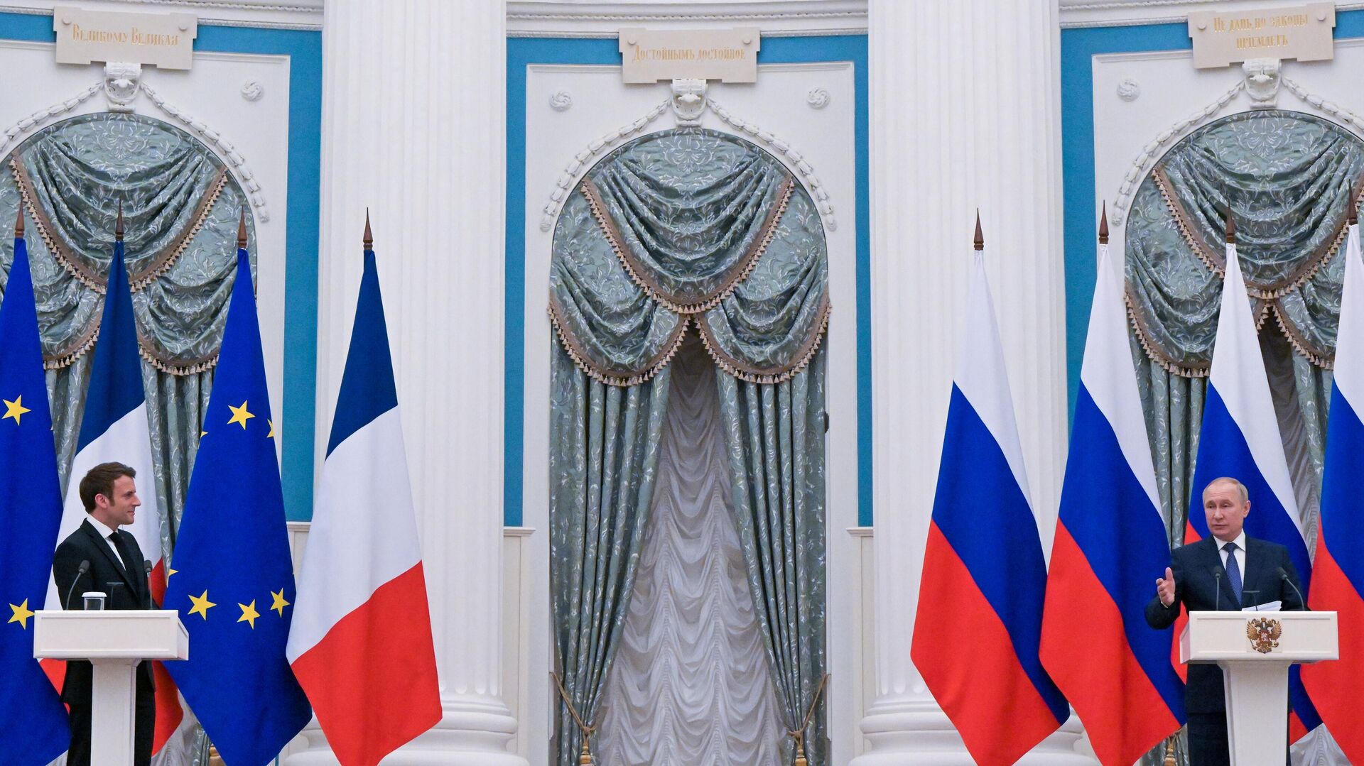 Президент России Владимир Путин и президент Франции Эммануэль Макрон - РИА Новости, 1920, 12.02.2022