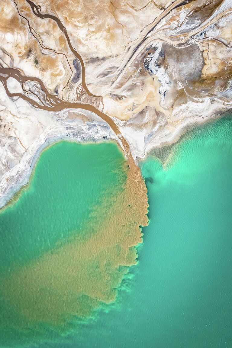 Работа фотографа Marcin Giba Turquoise Lake, победившая в номинации National Awards Пейзаж фотоконкурса 2022 Sony World Photography Awards