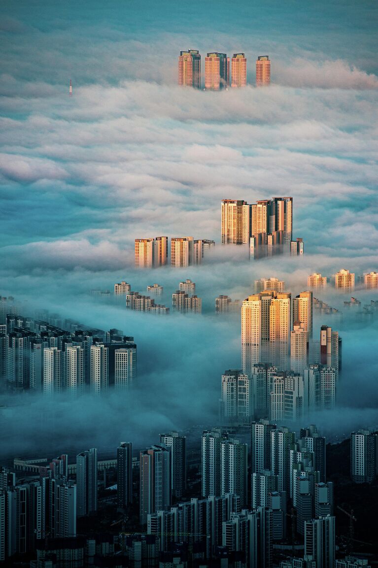 Работа фотографа Wonyoung Choi A City Among the Clouds, победившая в номинации National Awards Архитектура фотоконкурса 2022 Sony World Photography Awards