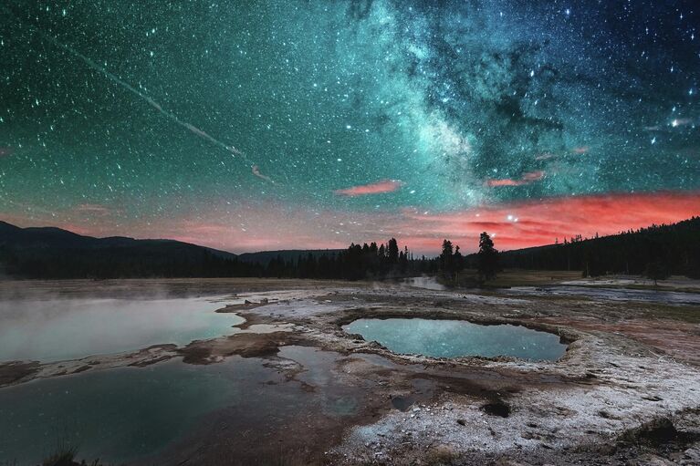 Работа фотографа Mazin Alhassan Stars over Yellowstone, победившая в номинации National Awards Пейзаж фотоконкурса 2022 Sony World Photography Awards