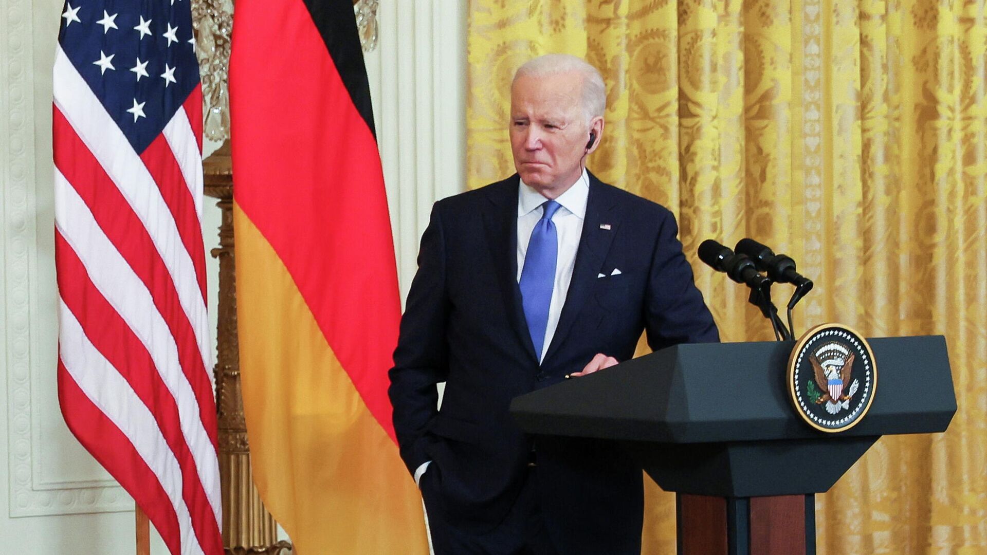 Президент США Джо Байден во время пресс-конференции после встречи с немецким канцлером Олафом Шольцем - РИА Новости, 1920, 12.02.2022
