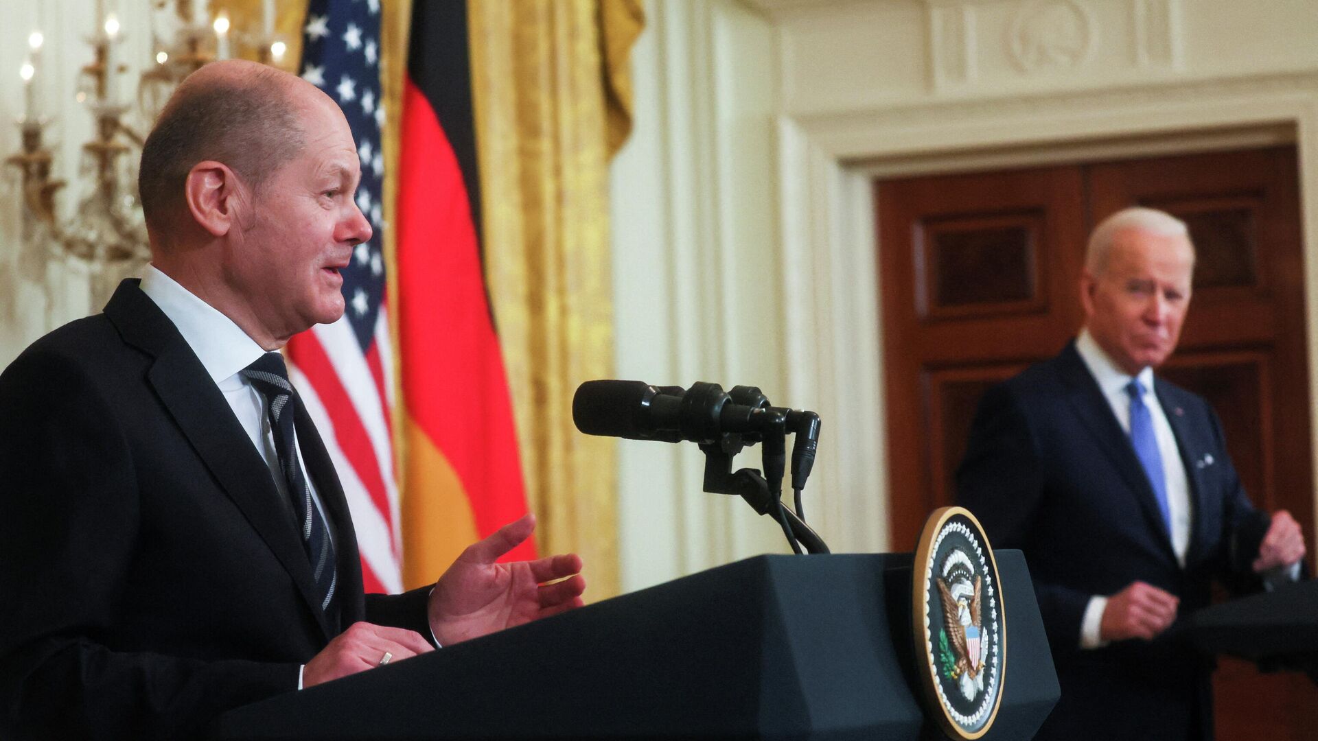 Канцлер Германии Олаф Шольц во время пресс-конференции после встречи с президентом США Джо Байденом в Вашингтоне - РИА Новости, 1920, 08.02.2022