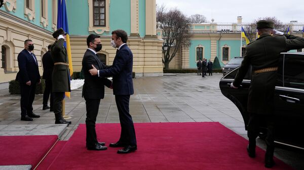Президент Украины Владимир Зеленский и президент Франции Эммануэль Макрон во время встречи в Киеве. 8 февраля 2022