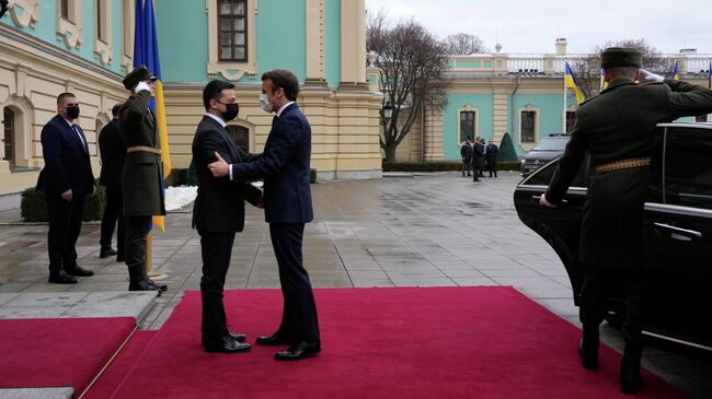 Президент Украины Владимир Зеленский и президент Франции Эммануэль Макрон