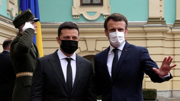 Президент Украины Владимир Зеленский и президент Франции Эммануэль Макрон во время встречи в Киеве