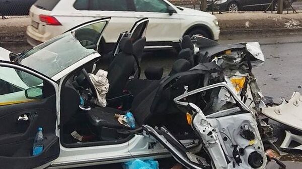 Автомобиль, пострадавший в результате ДТП с участием девяти машин на Рублевском шоссе у станции метро Кунцевская