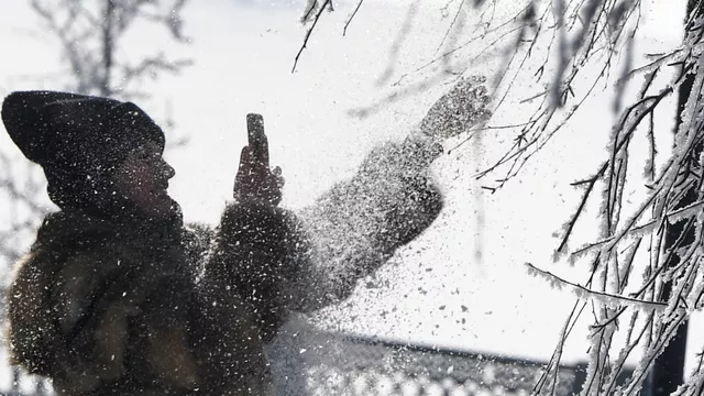 Как зимой защитить смартфон от попадания влаги