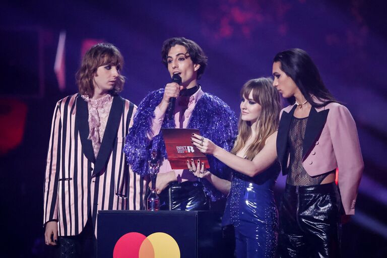 Итальянская рок-группа Maneskin на церемонии Brit Awards 2022 в Лондоне