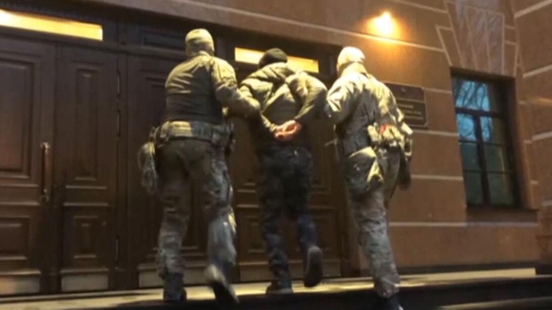 В Крыму суд арестовал задержанных сторонников "Хизб ут-Тахрир"*