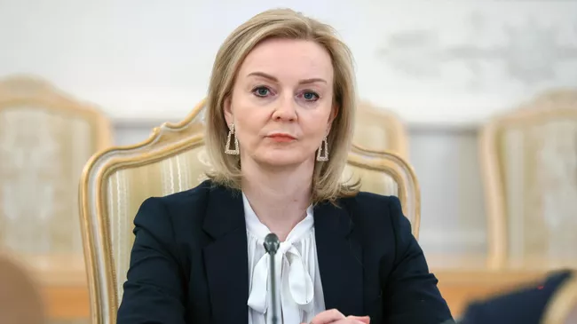 Глава МИД Великобритании Элизабет Трасс во время переговоров с министром иностранных дел России Сергеем Лавровым