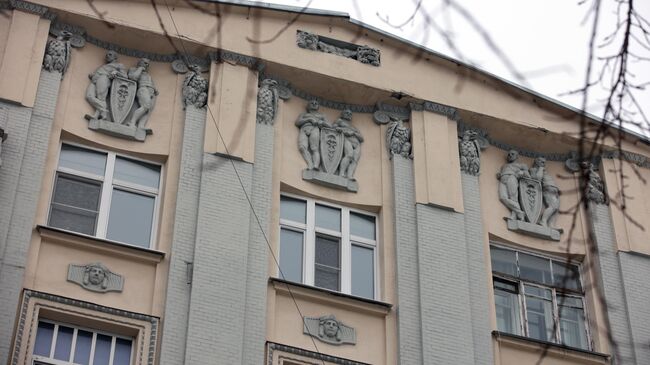 Лепной декор на доходном доме Грибовых на улице Чаплыгина в Москве