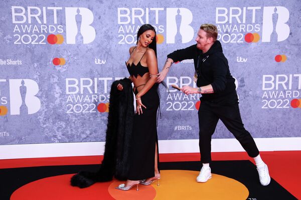 Майя Джэма перед церемонией Brit Awards 2022 в Лондоне