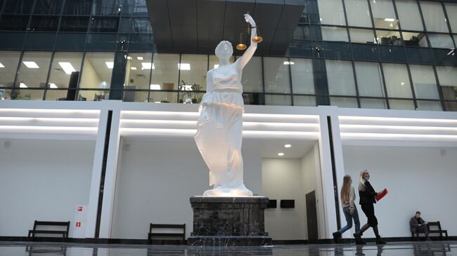 Скульптура богини Фемиды 