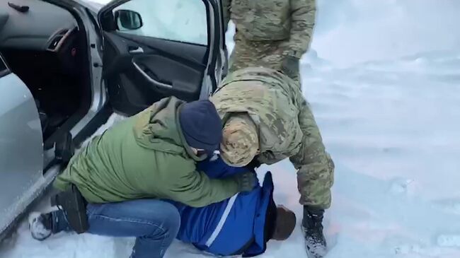 Задержание сотрудниками ФСБ России участников преступной группы по незаконному обороту оружия