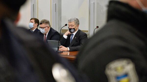 Бывший президент Украины Петр Порошенко, обвиняемый в государственной измене, в здании Киевского апелляционного суда