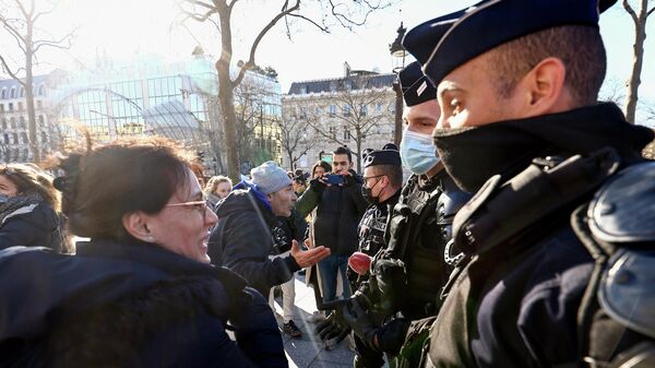 Усиление полицейского патрулирования в центре Парижа в связи с запрещенной властями акцией Конвой свободы