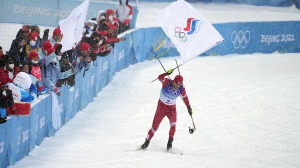 Сергей Устюгов на финише дистанции эстафеты 4x10 км среди мужчин в соревнованиях по лыжным гонкам на XXIV зимних Олимпийских играх 2022.