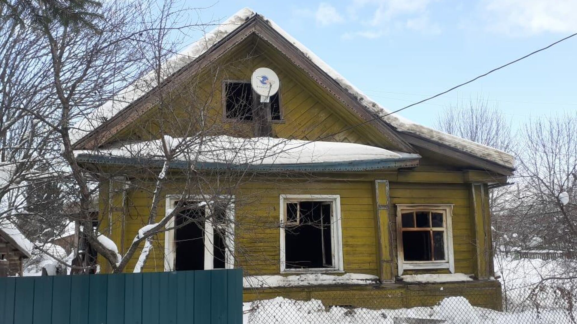 На месте пожара в частном доме в городе Юрьевец Ивановской области - РИА Новости, 1920, 13.02.2022