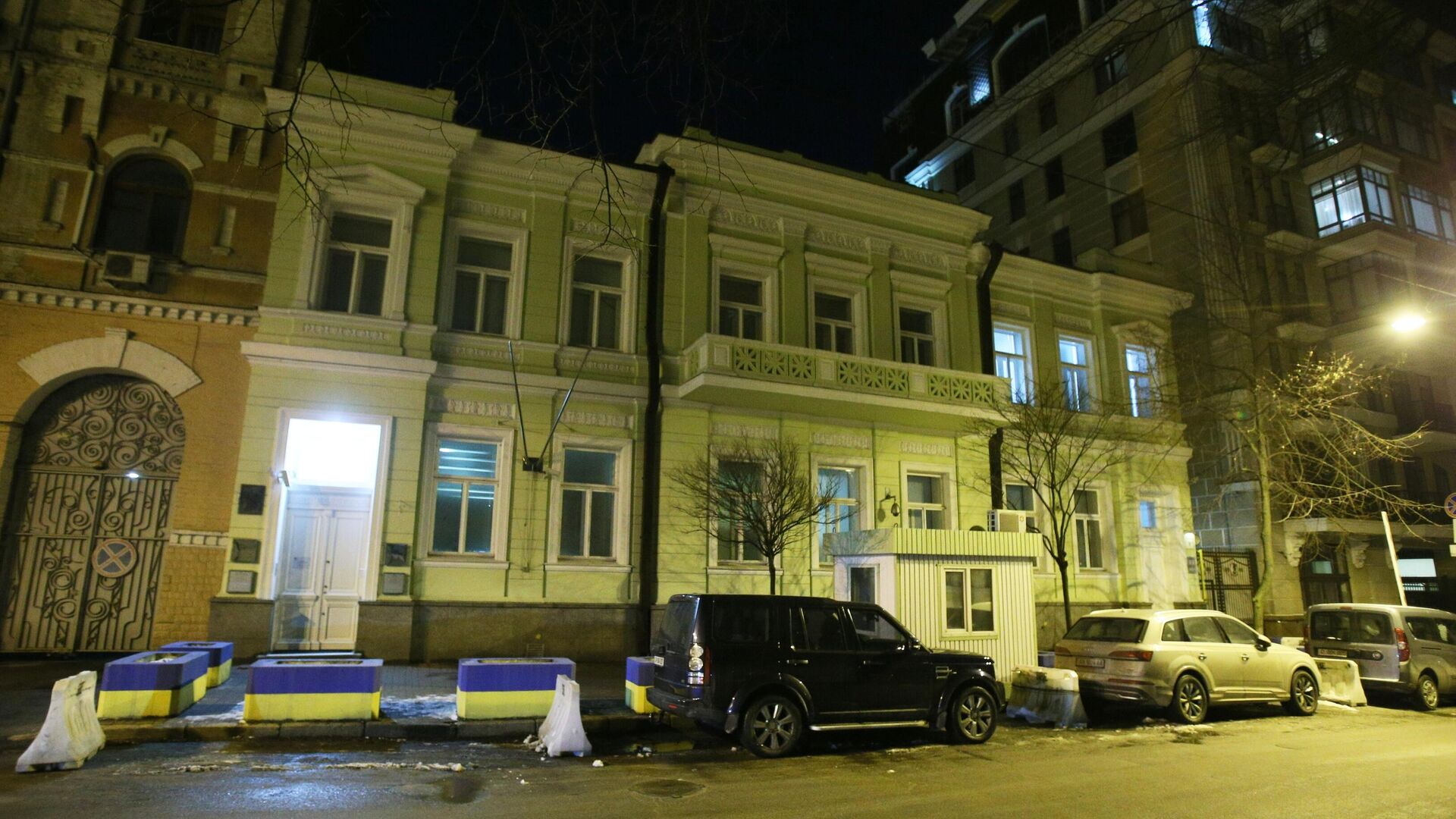 Здание посольства Великобритании в Киеве, с которого был снят государственный флаг - РИА Новости, 1920, 19.02.2022