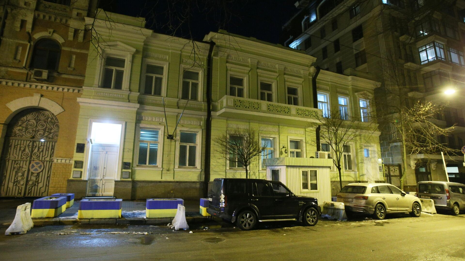 Здание посольства Великобритании в Киеве, с которого был снят государственный флаг - РИА Новости, 1920, 19.02.2022